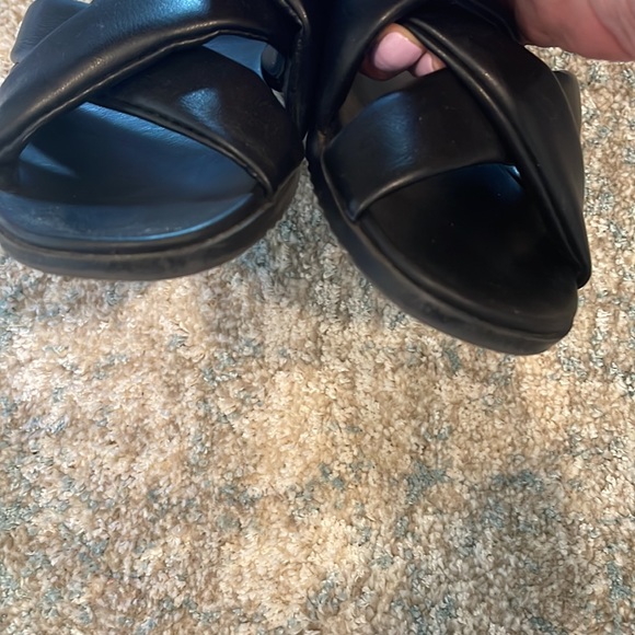 Great condition. Soft and comfortable - Picture 2 of 4